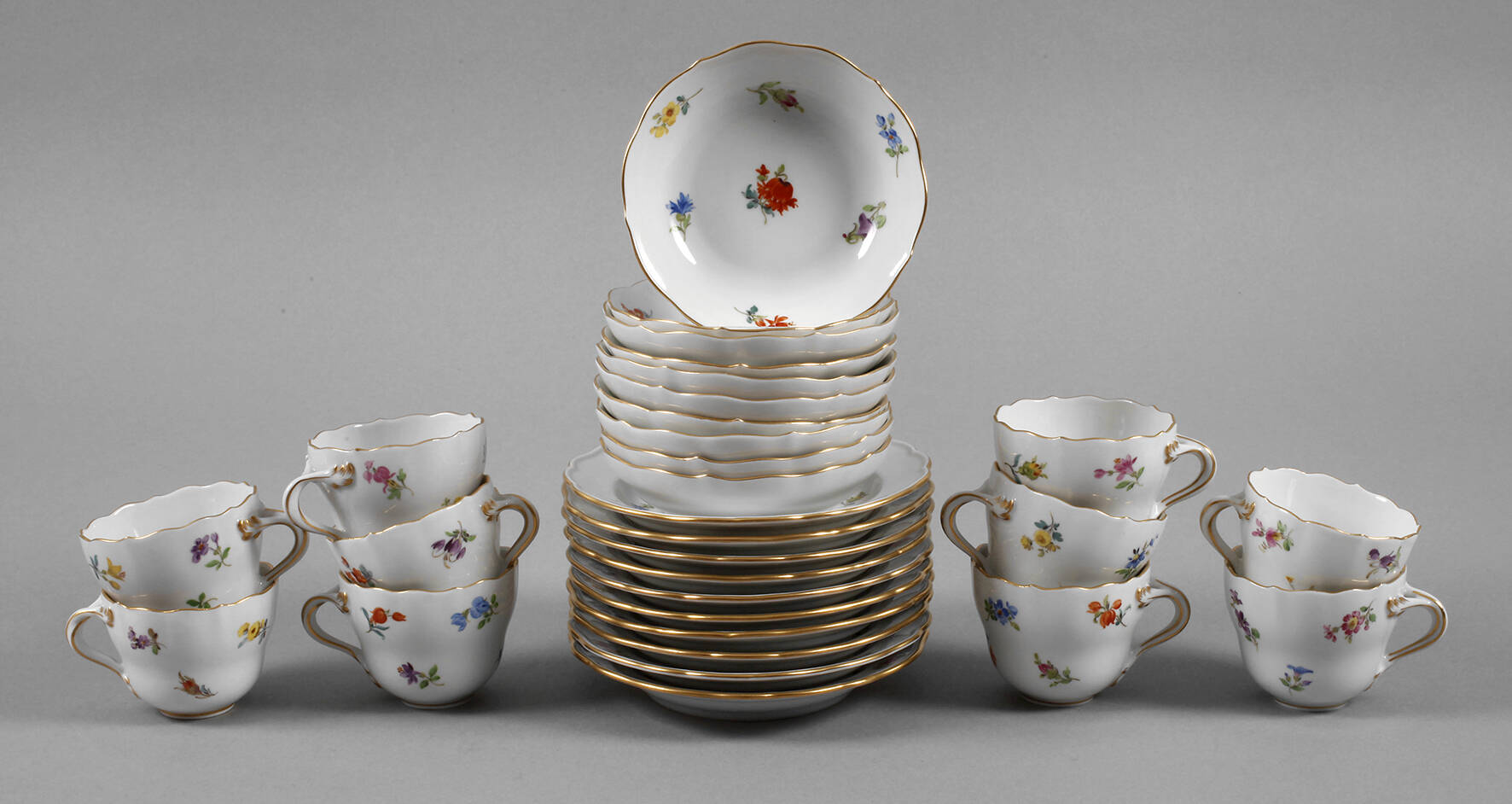 Meissen zehn Mokkagedecke Streublümchendekor