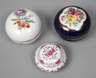 Meissen drei Deckeldosen mit Blumenmalerei