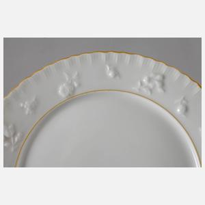 Meissen fünf Kuchenteller mit Reliefdekor