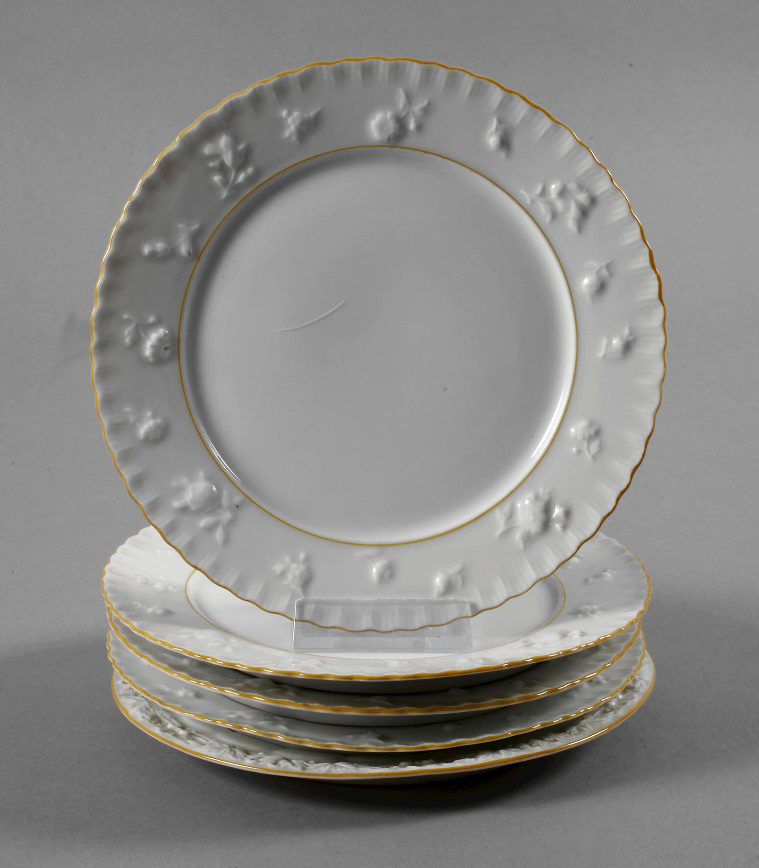 Meissen fünf Kuchenteller mit Reliefdekor