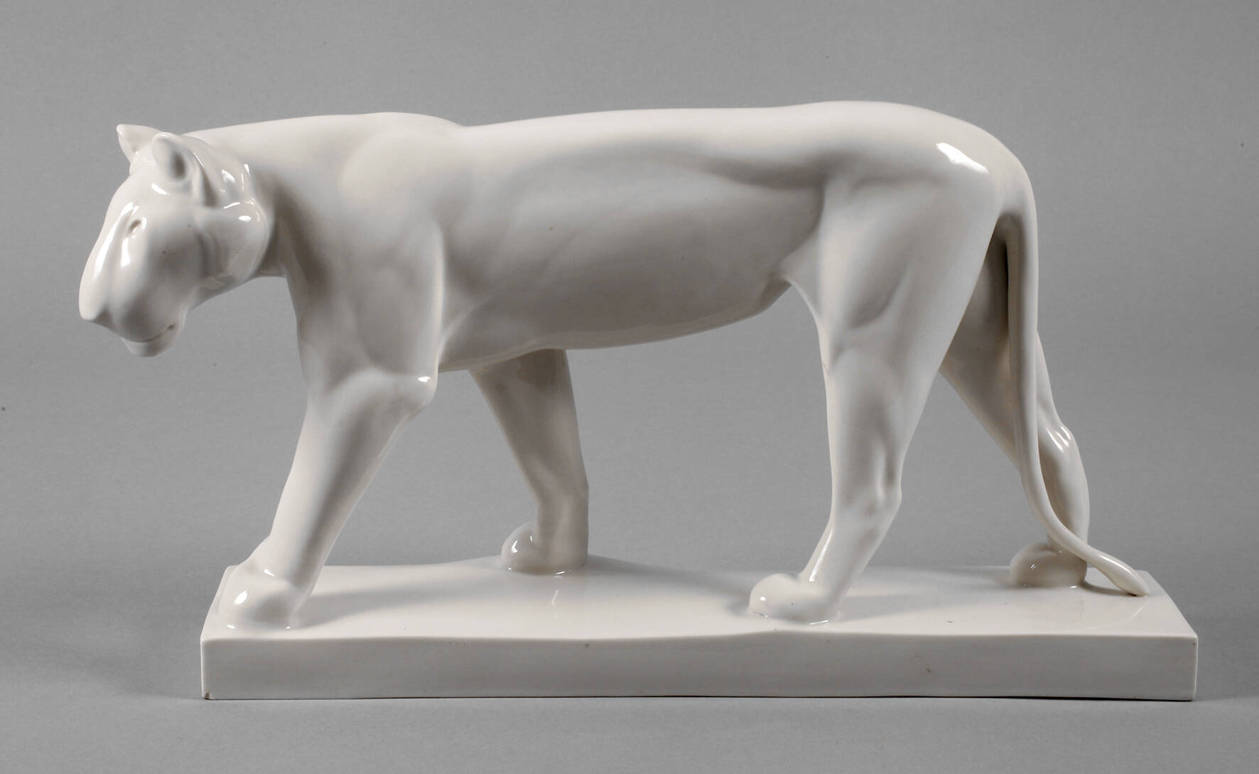 Schwarzburger Werkstätten "Schreitende Löwin"