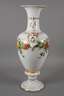 Übergroße Prunkvase mit Blumenmalerei