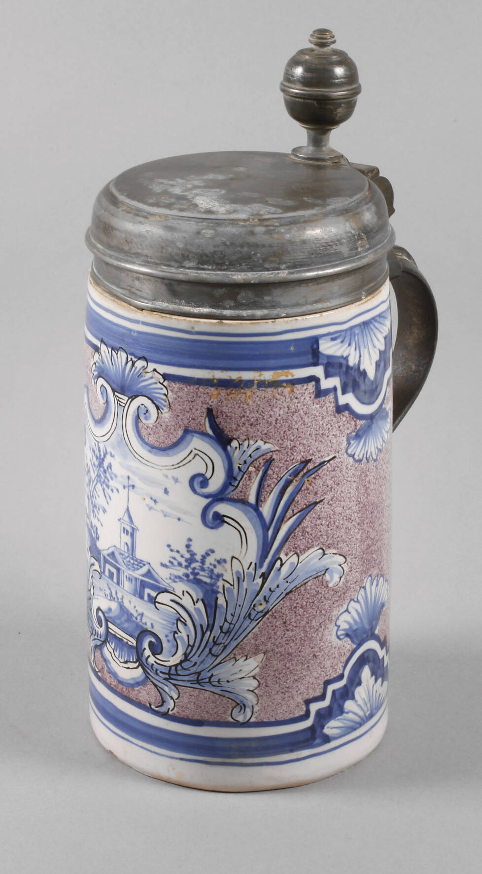 Massiver mangangeschwämmelter Fayencehumpen