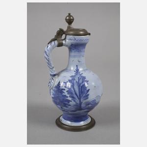 Kleine Enghalskanne mit Flechthenkel