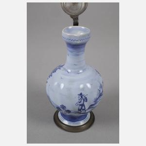 Kleine Enghalskanne mit Flechthenkel