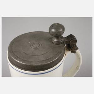 Fayencewalzenkrug mit Soldat