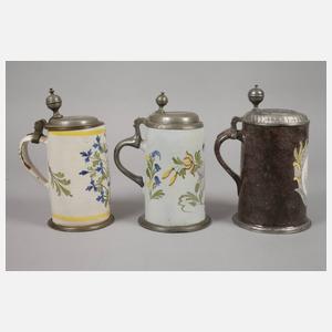 Drei Fayencewalzenkrüge