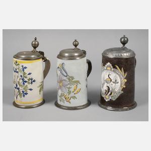 Drei Fayencewalzenkrüge