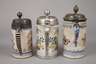 Drei Fayencewalzenkrüge