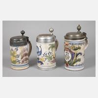 Drei Fayencewalzenkrüge111