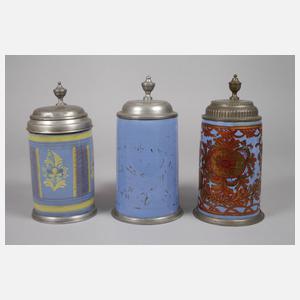 Drei Fayencewalzenkrüge