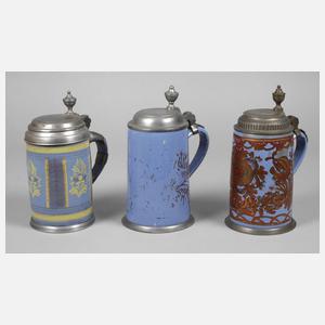 Drei Fayencewalzenkrüge