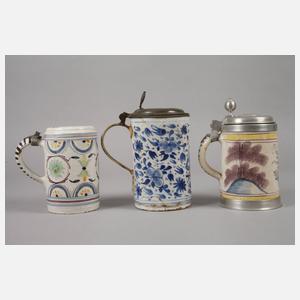 Drei Fayencewalzenkrüge