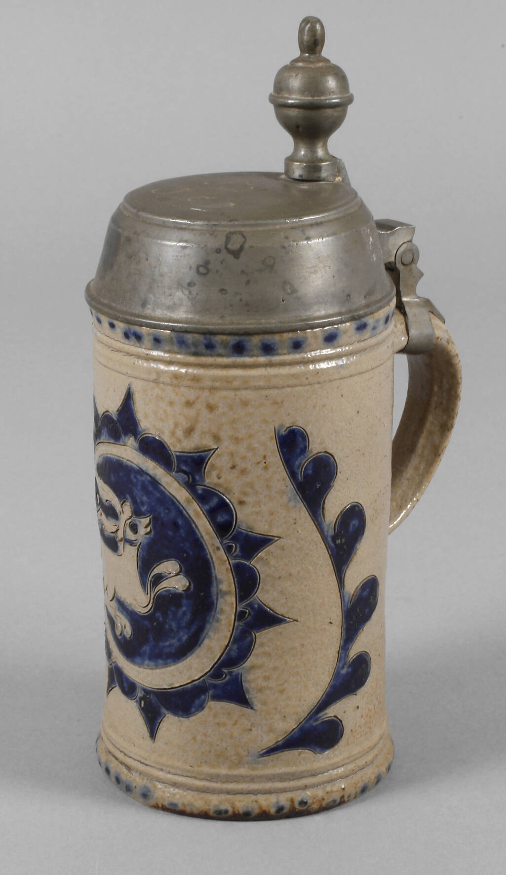 Westerwälder Ritzkrug mit Hirsch