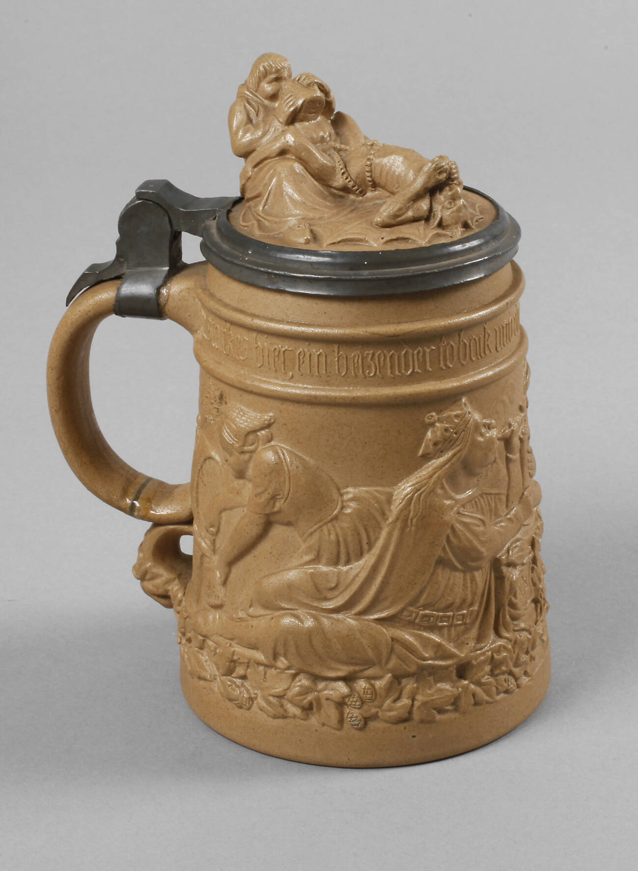 Steinzeugkrug mit orientalischem Motiv