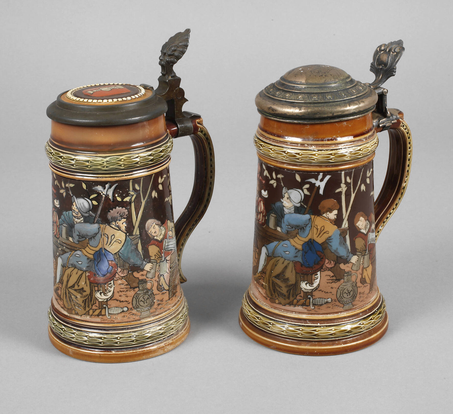 Zwei Historismuskrüge