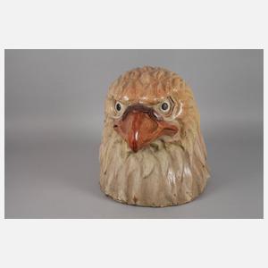 Übergroßer Adlerkopf