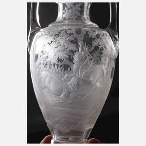 Böhmen jagdliche Henkelvase mit Tiefschnittdekor