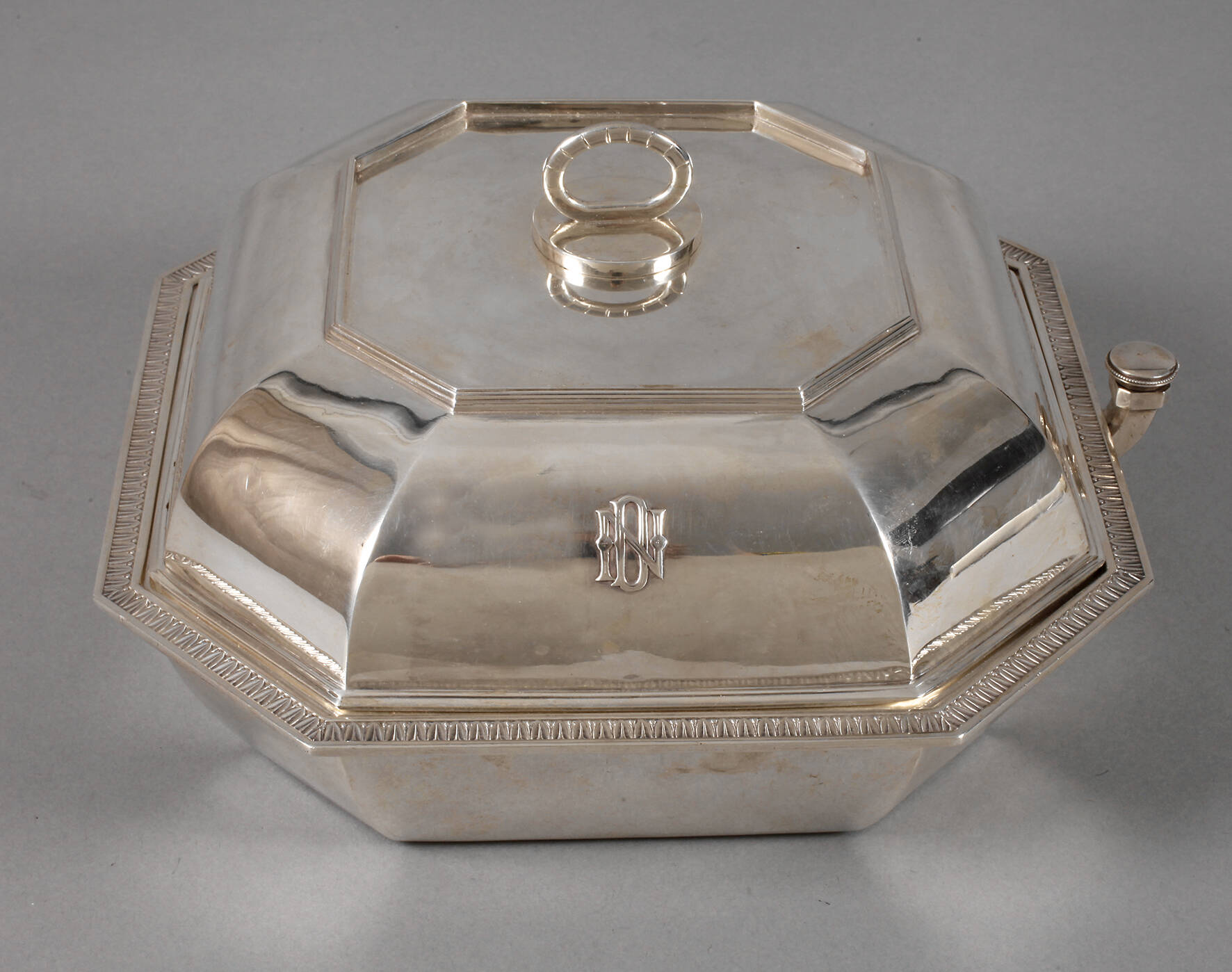 Tafelschale mit Warmhaltefunktion Silber