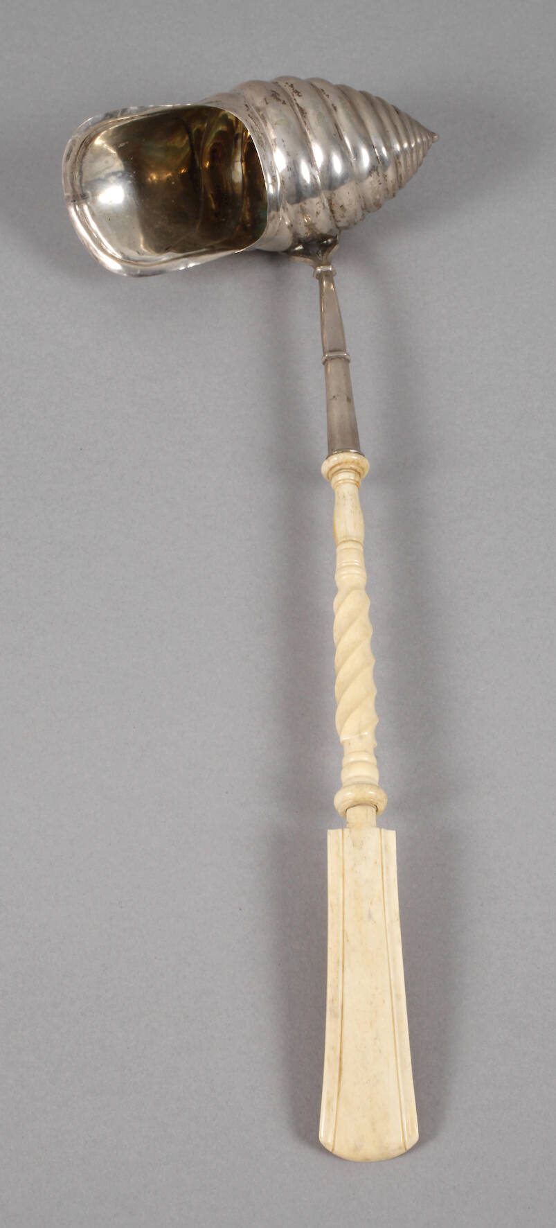 Silber seltene Biedermeierkelle mit Schneckenkorpus