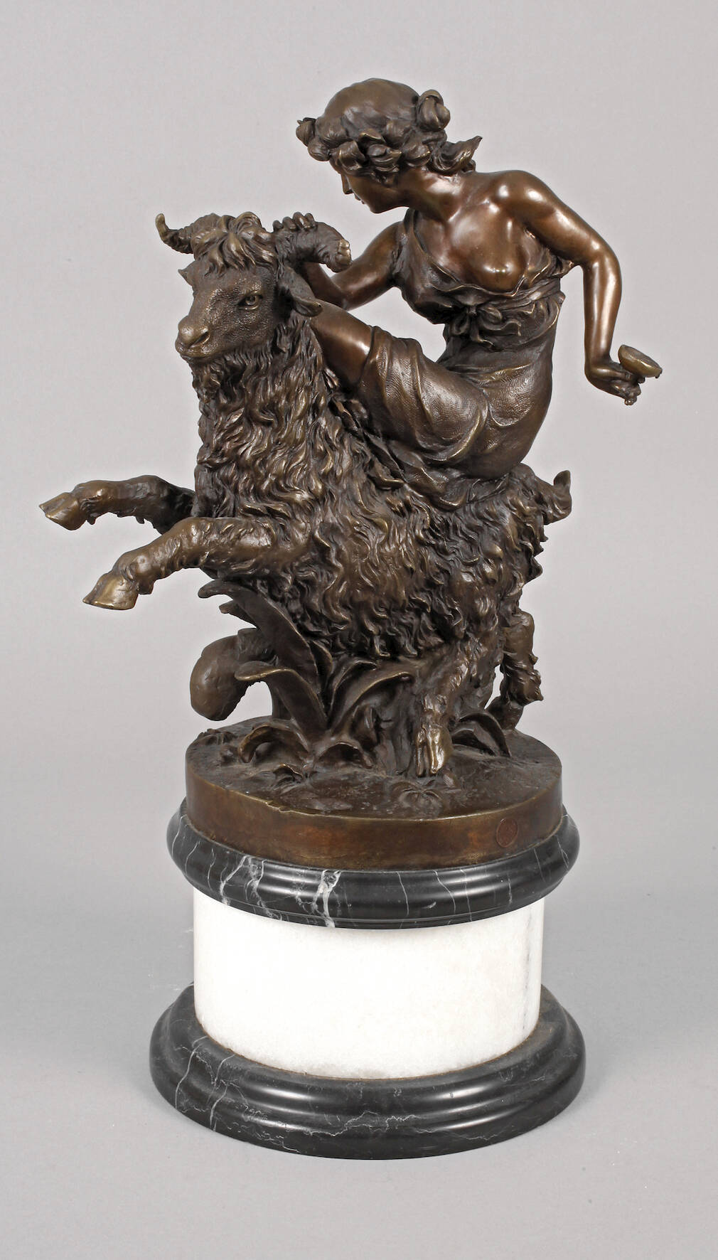 nach Claude Michel Clodion, Frau auf Ziegenbock