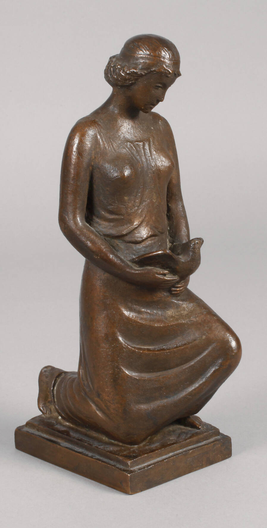 Prof. Kurt Schmid-Ehmen, Frau kniend