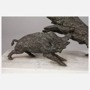 Bronzegruppe kämpfende Wildschweine