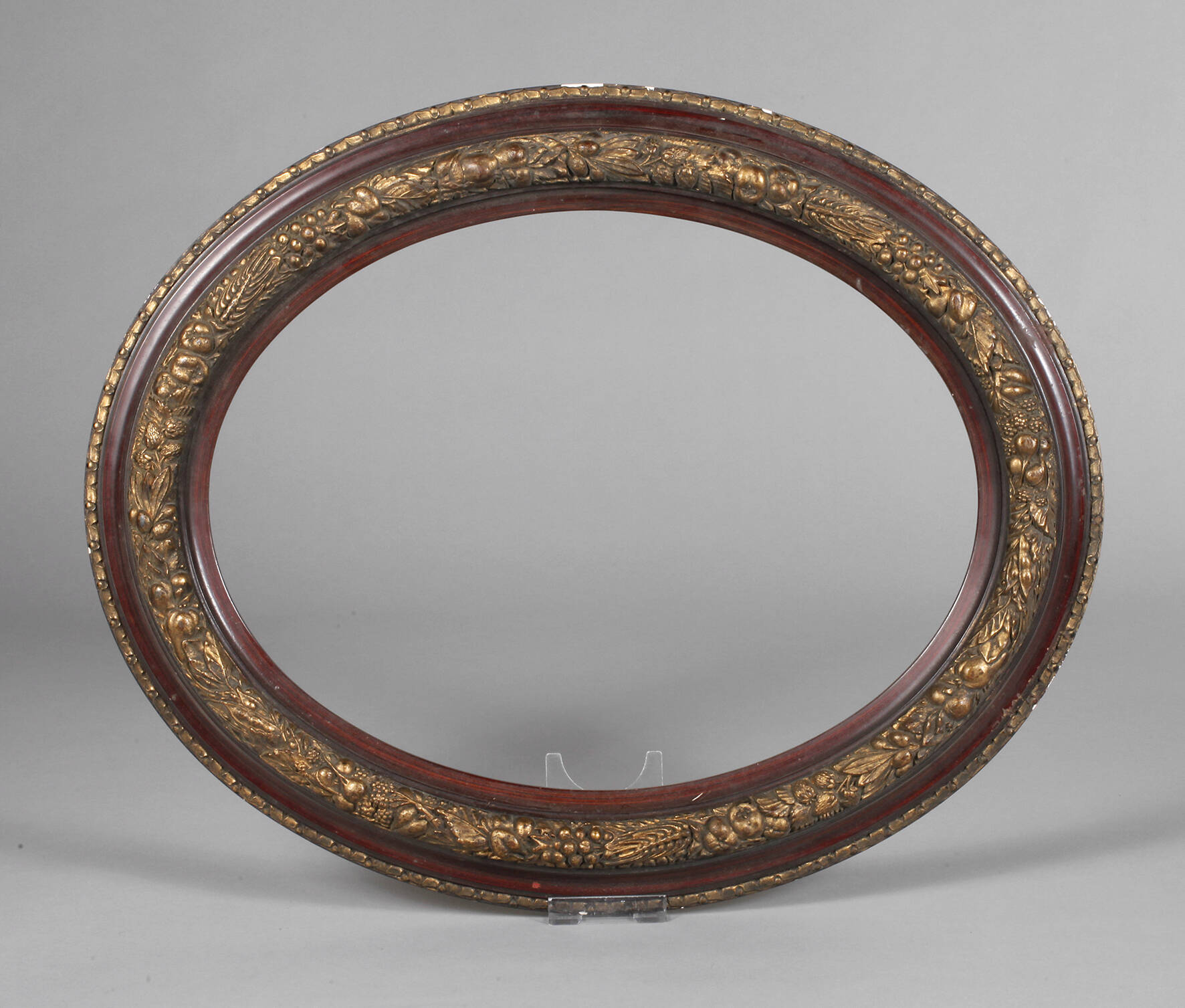 Ovalrahmen mit Fruchtgirlande