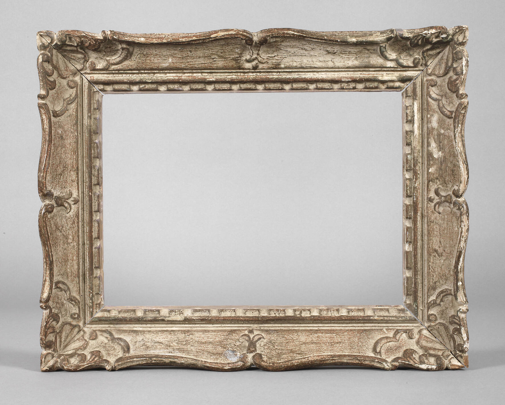 Kleiner geschnitzter Rahmen