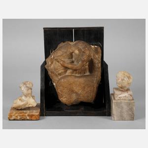 Etruskische Alabasterurnenfragmente aus Volterra