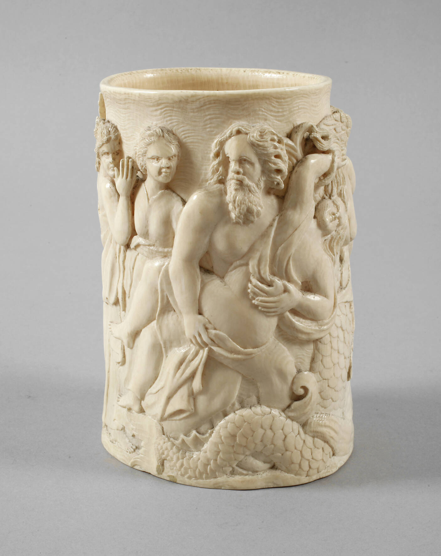 Feine Elfenbeinschnitzerei