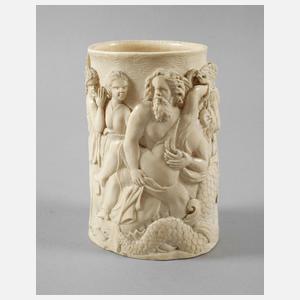 Feine Elfenbeinschnitzerei