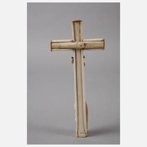 Geschnitztes Kruzifix