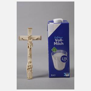 Geschnitztes Kruzifix