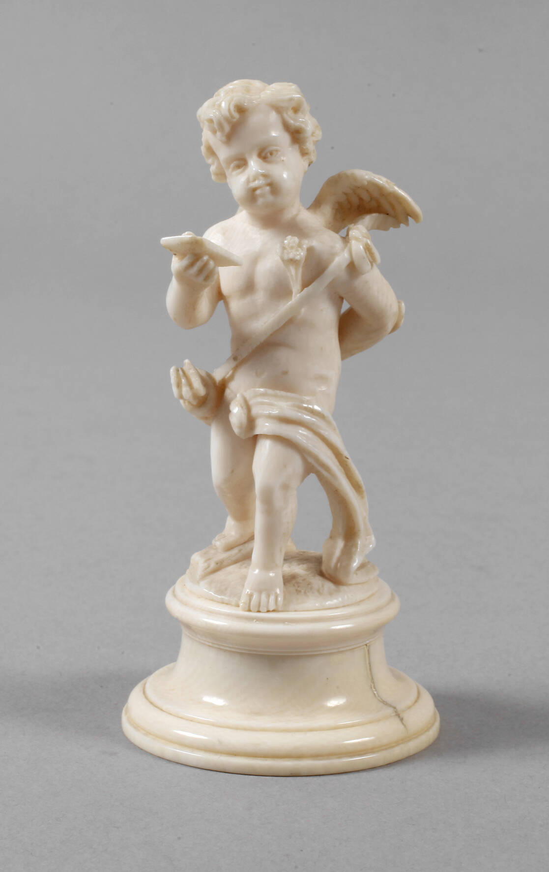 Figürliche Elfenbeinschnitzerei