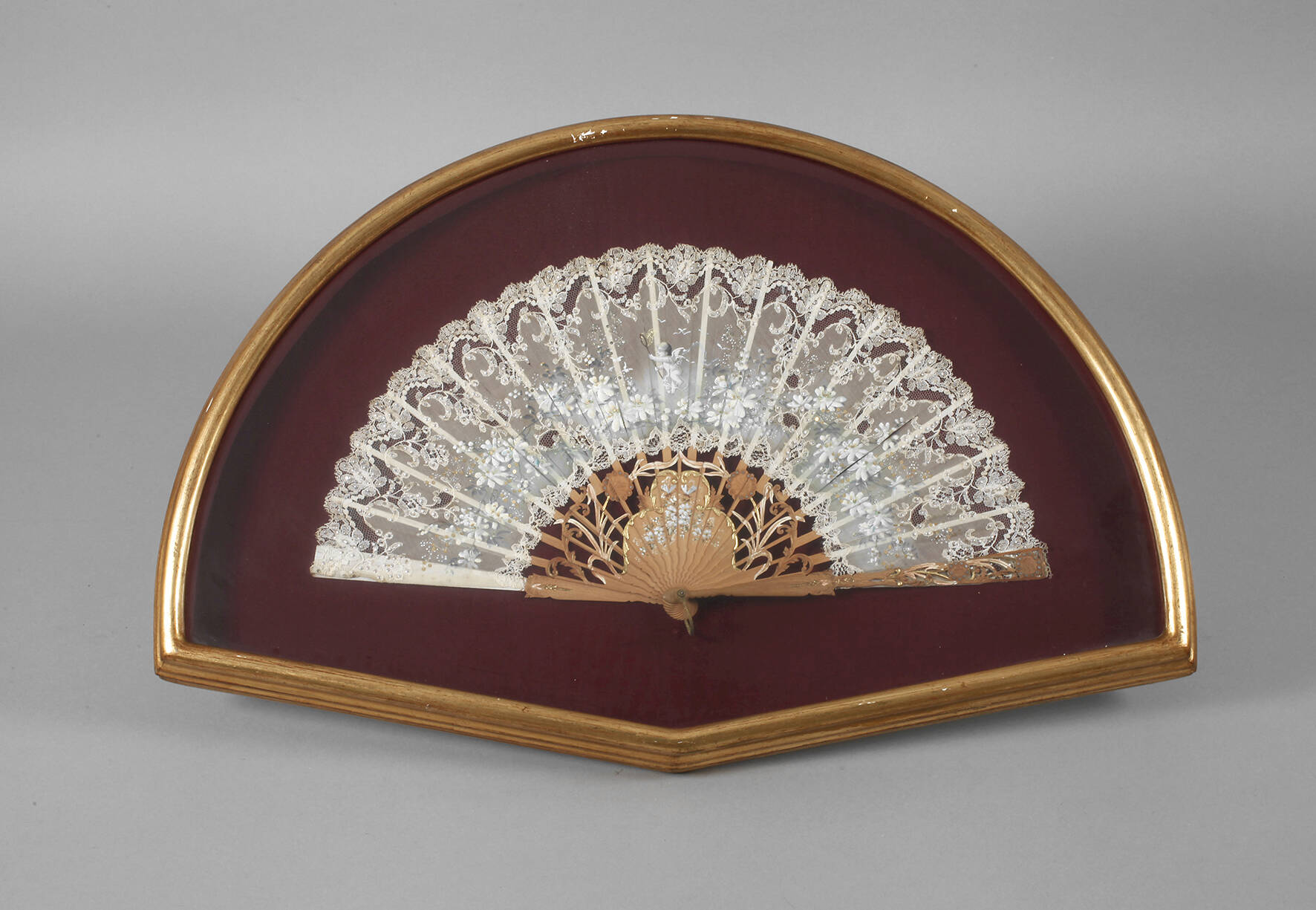 Feiner Fächer Spitze