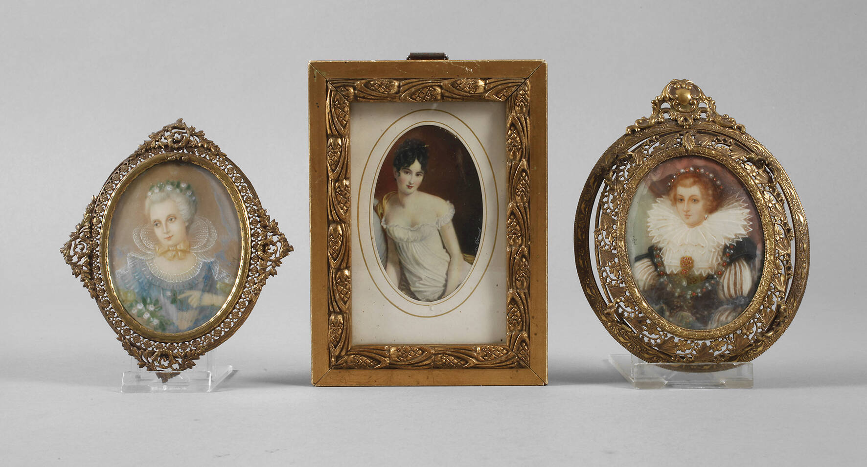 Drei Elfenbeinminiaturen