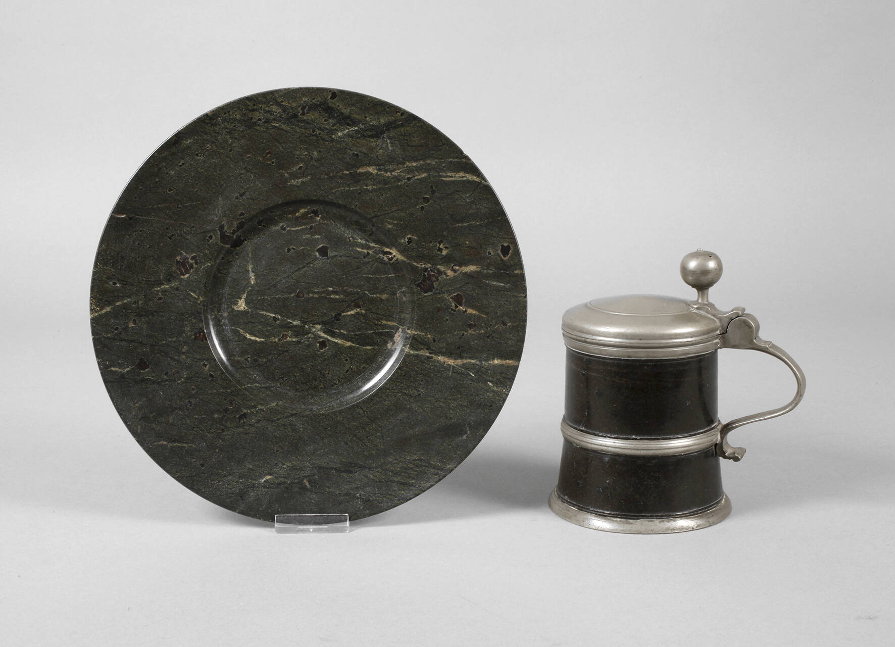 Teller und Humpen Serpentin