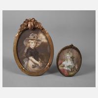 Zwei neoklassizistische Rahmen111