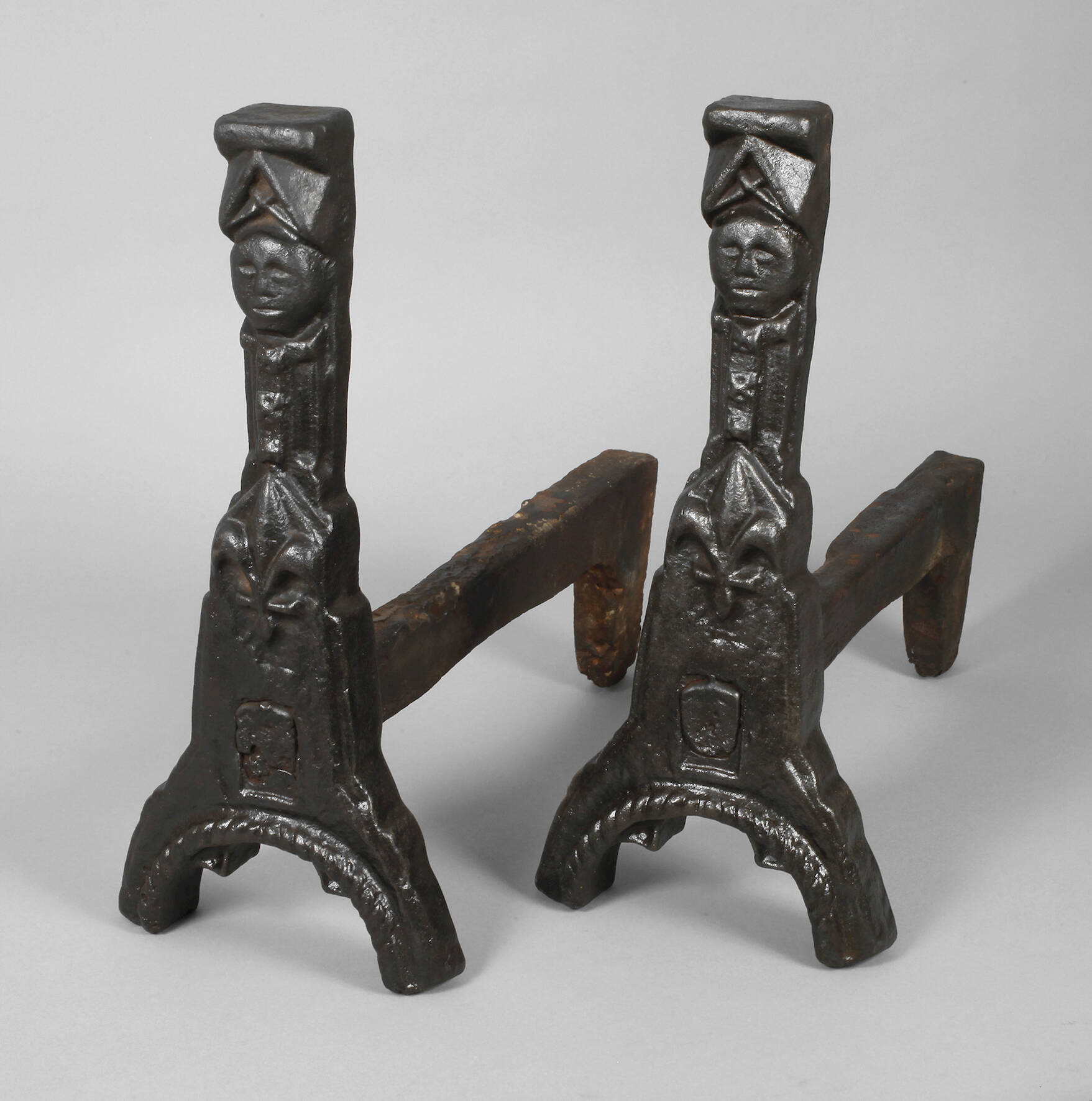 Paar gotische Kaminböcke