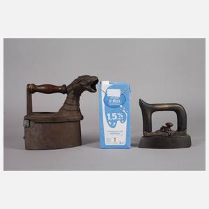 Drei historische Bügeleisen