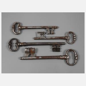 Vier historische Schlüssel
