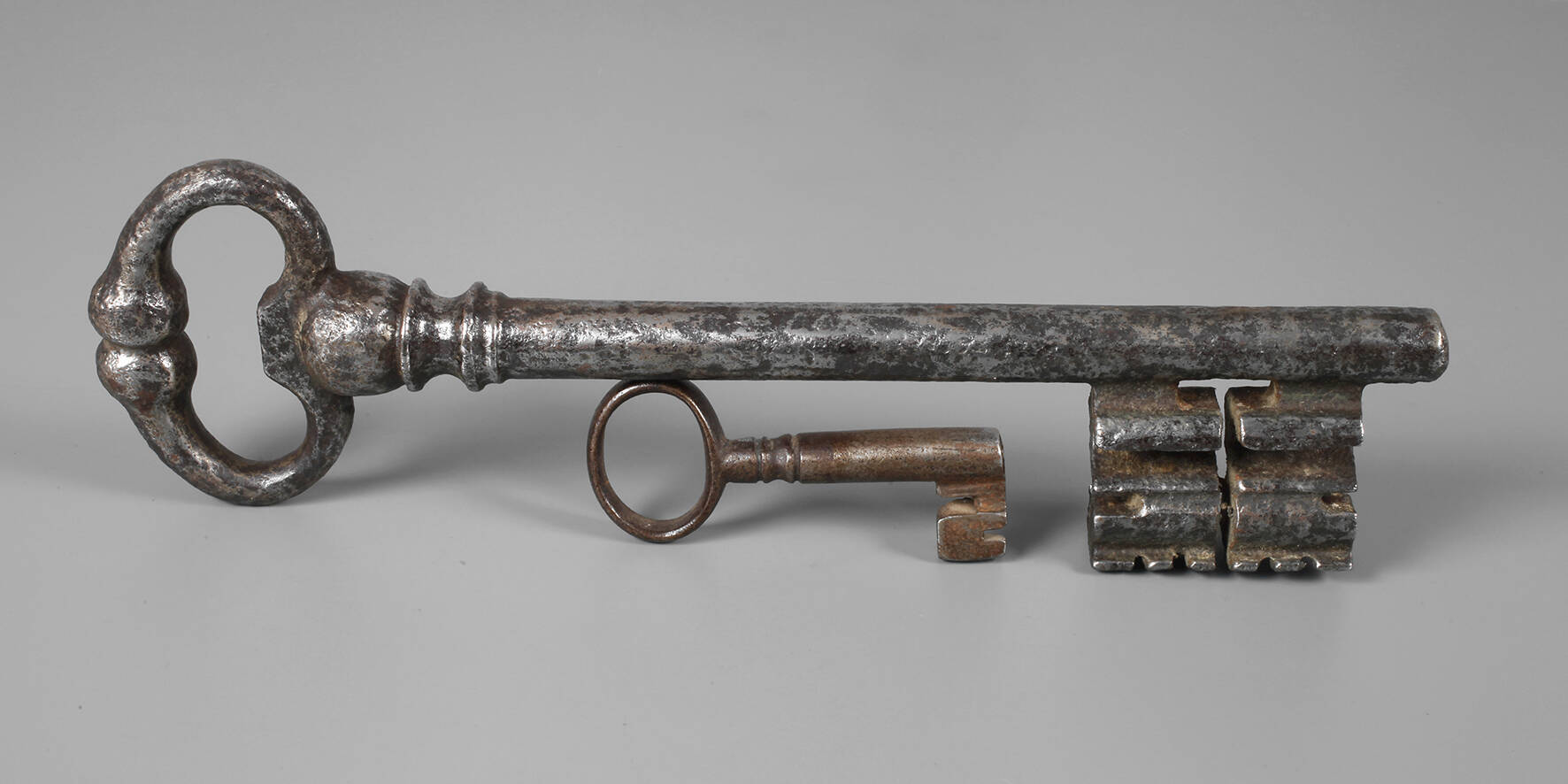 Zwei historische Schlüssel