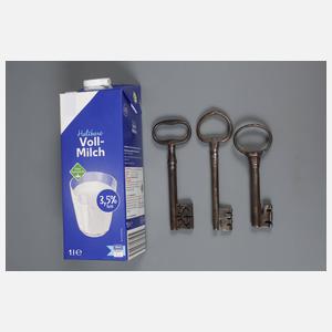 Drei historische Schlüssel