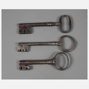 Drei historische Schlüssel