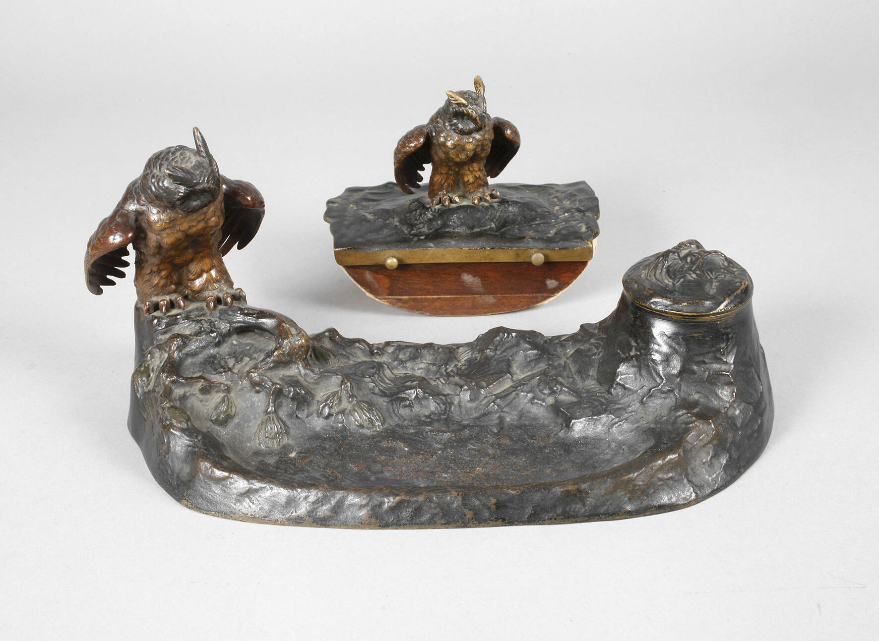 Figürliche Schreibtischgarnitur