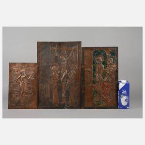 Drei christliche Wandreliefs