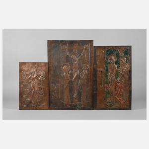 Drei christliche Wandreliefs