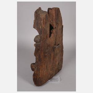 Fragment eines geschnitzten Reliefs