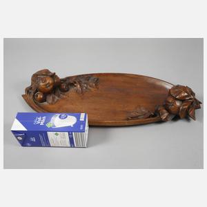 Geschnitztes Tablett